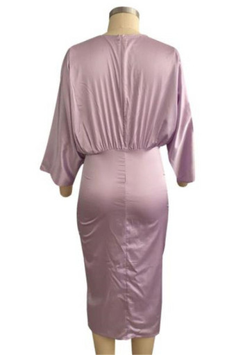 Κομψό γυναικείο φόρεμα με λαιμόκοψη και μακρύ μανίκι