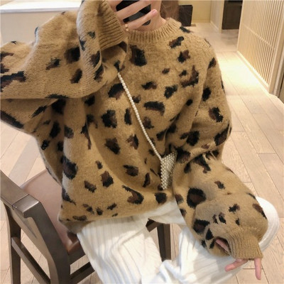 Hosszú és széles női pulóver állatmintával