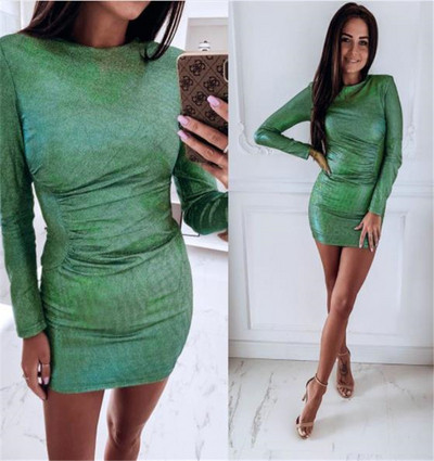 Rochie scurtă de damă modernă cu decolteu oval și mâneci lungi în verde și roz