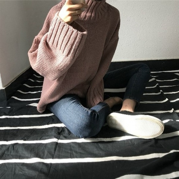 Modern női pulóver magas gallérral, három színben