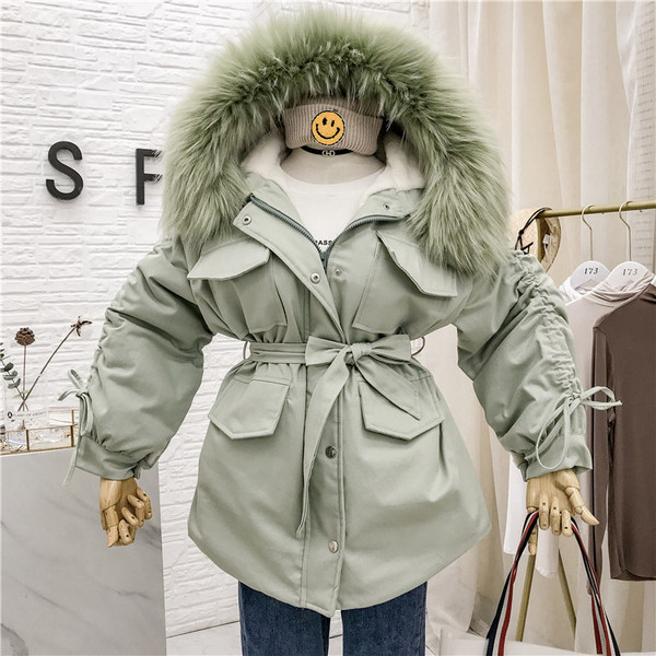 Női téli kabát kapucnival és ujjkötővel, két színben