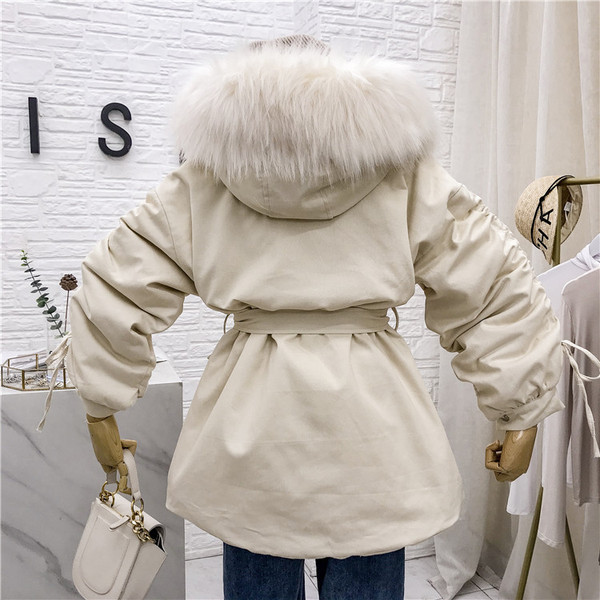 Női téli kabát kapucnival és ujjkötővel, két színben