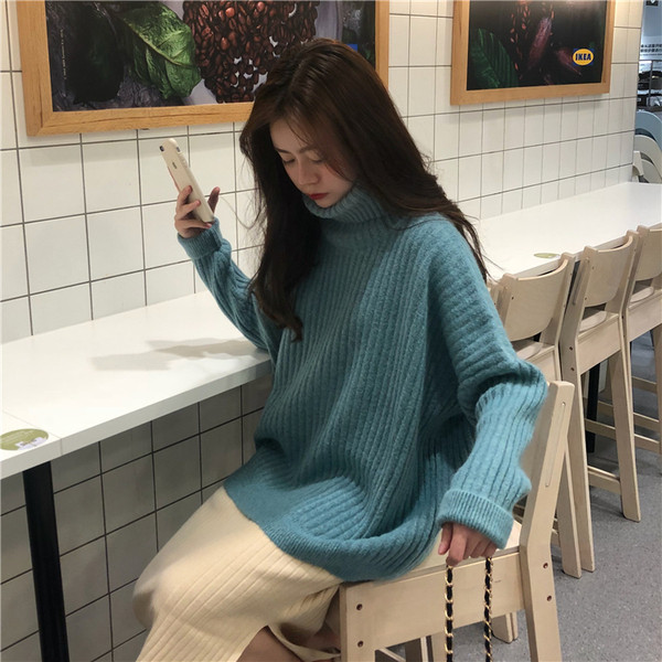 Μοντέρνο γυναικείο πουλόβερ με ψηλό γιακά σε διάφορα χρώματα