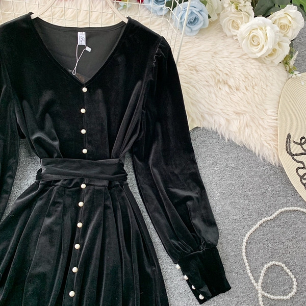 Μοντέρνο γυναικείο φόρεμα βελούδο σε μαύρο χρώμα