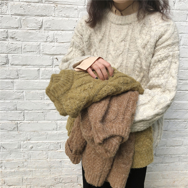 Pulover de dama modern cu decolteu rotund in trei culori