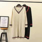 Καθημερινό γυναικείο μακρύ πλεκτό φόρεμα με μακρύ μανίκι σε λευκό και μαύρο χρώμα