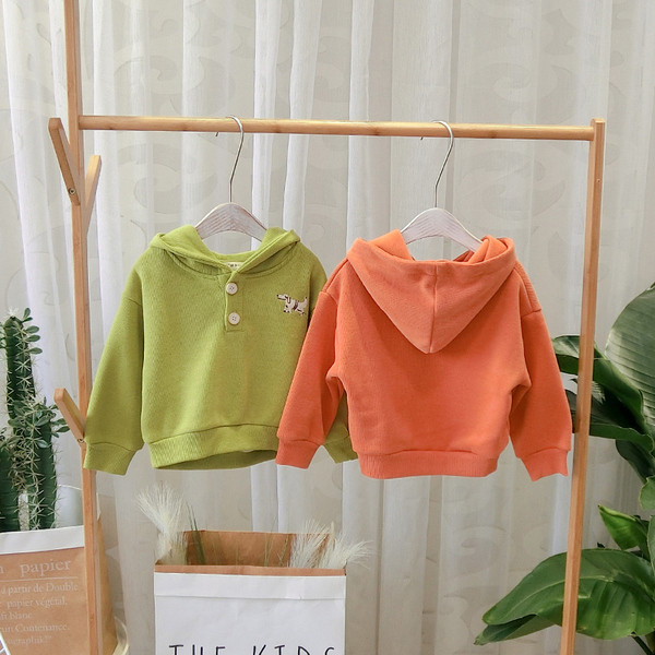 Νέο μοντέλο παιδικό φούτερ με κουκούλα με κουμπιά για αγόρια σε πράσινο και πορτοκαλί χρώμα