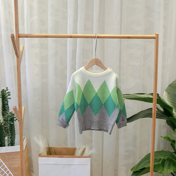 Νέο μοντέλο παιδικό πουλόβερ με λαιμόκοψη O και μοτίβο για αγόρια