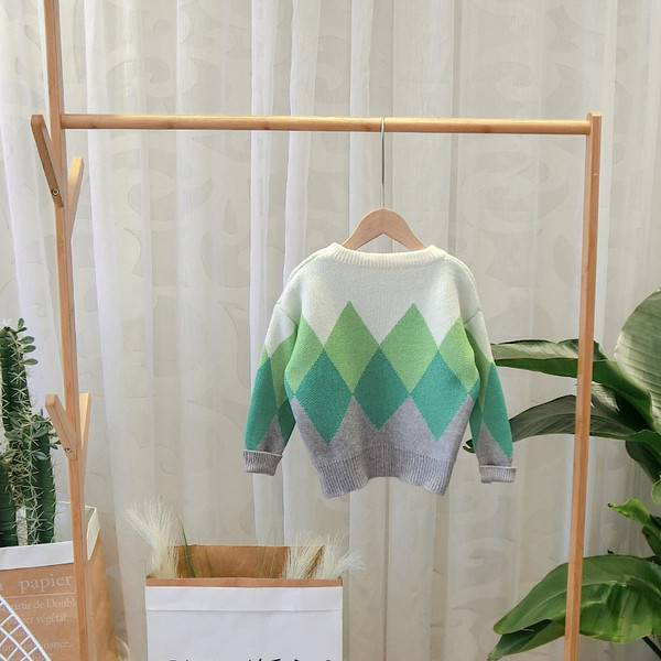 Νέο μοντέλο παιδικό πουλόβερ με λαιμόκοψη O και μοτίβο για αγόρια