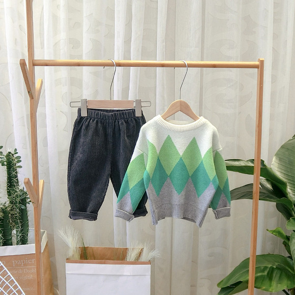 Νέο μοντέλο παιδικό πουλόβερ με λαιμόκοψη O και μοτίβο για αγόρια