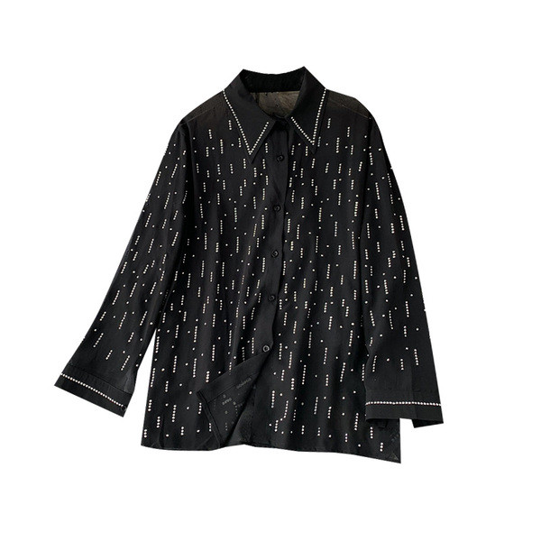 Női alkalmi ing fehér és fekete színben gombokkal és klasszikus gallérral