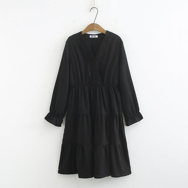 Rochie scurtă casual de damă, cu mâneci lungi și decolteu adânc, în negru