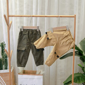 Gyermek sportnadrág zöld és barna zsebekkel