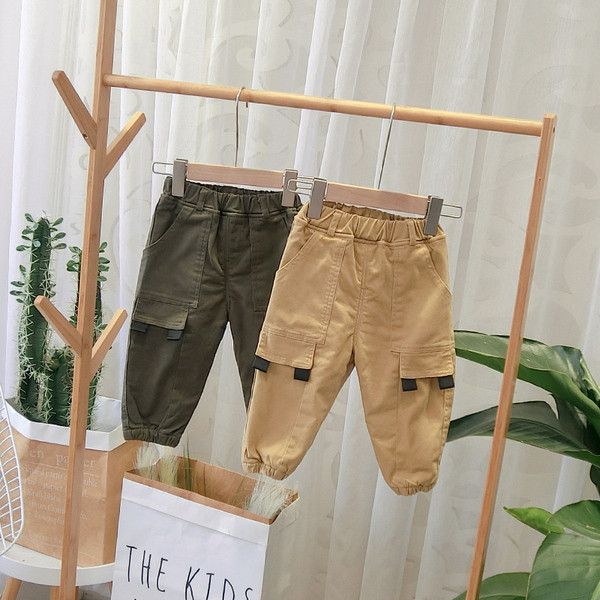 Gyermek sportnadrág zöld és barna zsebekkel