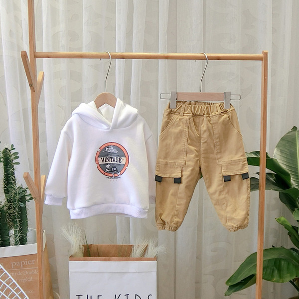 Gyermek sportnadrág zöld és barna zsebekkel