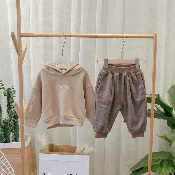 Pantaloni sport copii moderni model nou pentru baieti de culoare maro