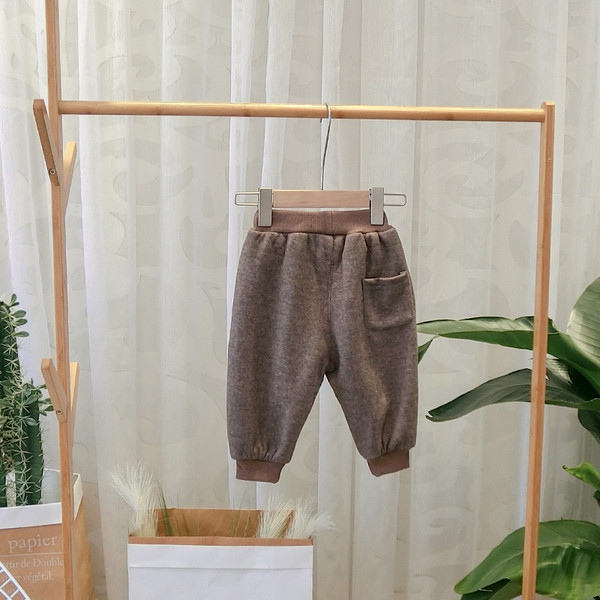 Pantaloni sport copii moderni model nou pentru baieti de culoare maro