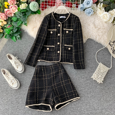 Κομψό γυναικείο σετ σε λευκό και μαύρο χρώμα