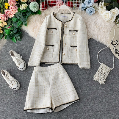 Κομψό γυναικείο σετ σε λευκό και μαύρο χρώμα