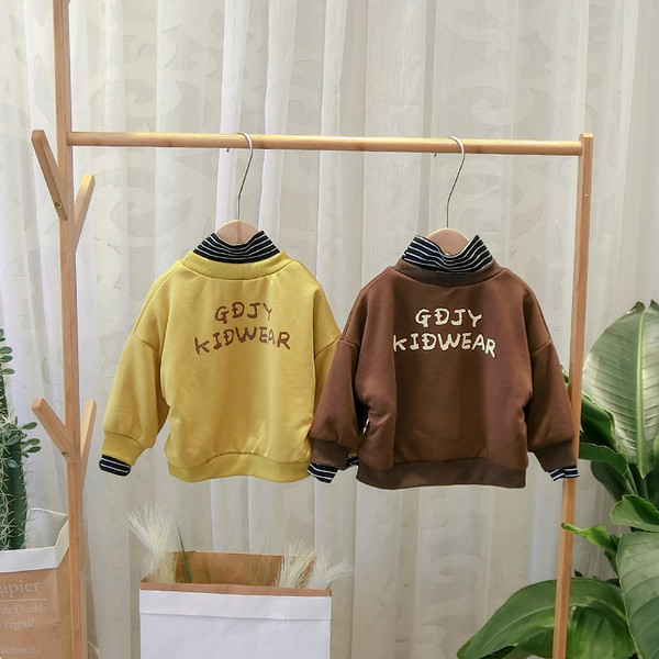 Bluza moderna pentru copii cu motive rupte si aplicatie in maro si galben