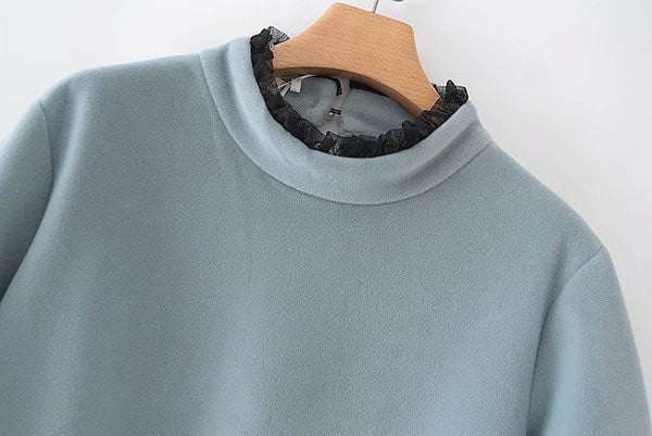 Rochie scurtă de damă modernă, cu mâneci lungi și decolteu O în culoarea verde