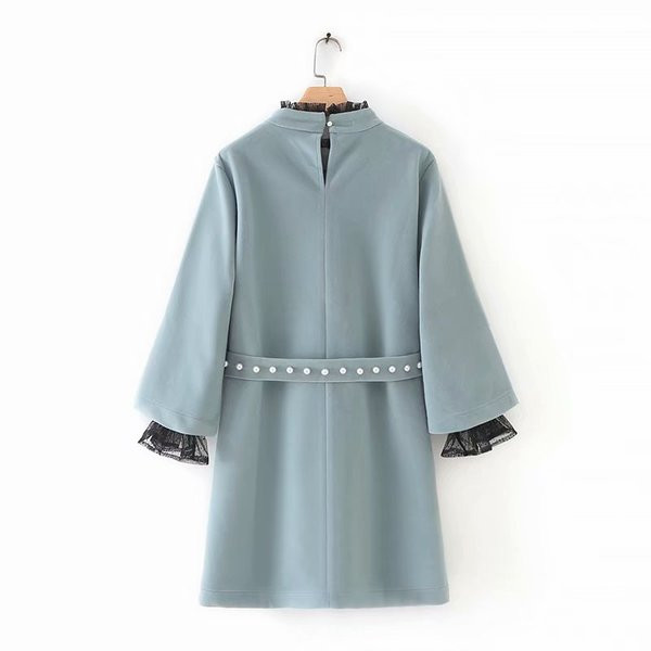 Rochie scurtă de damă modernă, cu mâneci lungi și decolteu O în culoarea verde