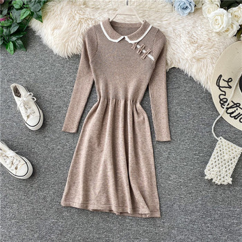 Alkalmi női ruha hosszú ujjal és gallérral bézs és piros színben