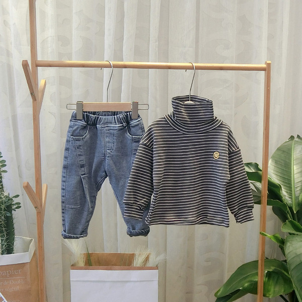 Παιδική ριγέ μπλούζα με κολάρο σε διάφορα χρώματα