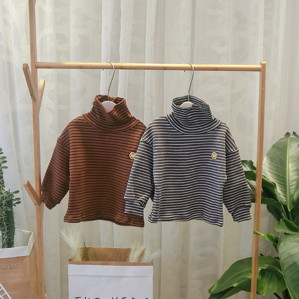 Παιδική ριγέ μπλούζα με κολάρο σε διάφορα χρώματα