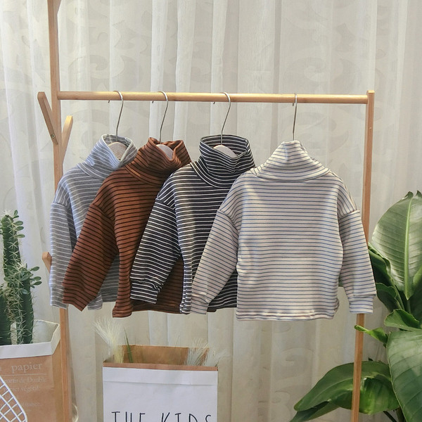 Παιδική ριγέ μπλούζα με κολάρο σε διάφορα χρώματα