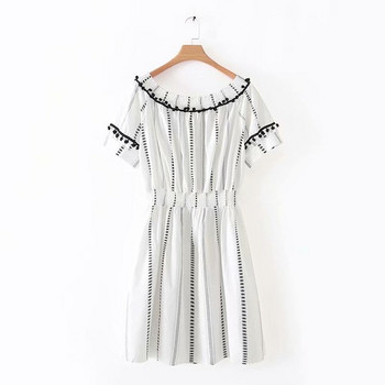 Alkalmi női rövid ruha rövid ujjal és csupasz vállú fehér színben