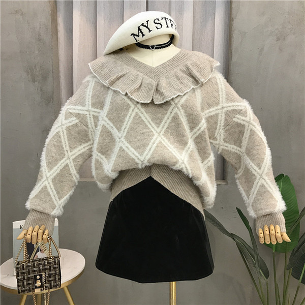 Φαρδύ γυναικείο πουλόβερ με λαιμόκοψη σε τρία χρώματα