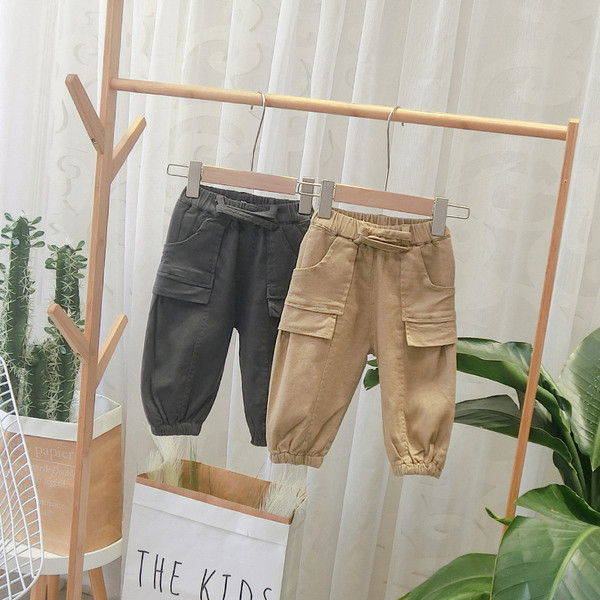 Sport gyereknadrág szürke és barna zsebekkel