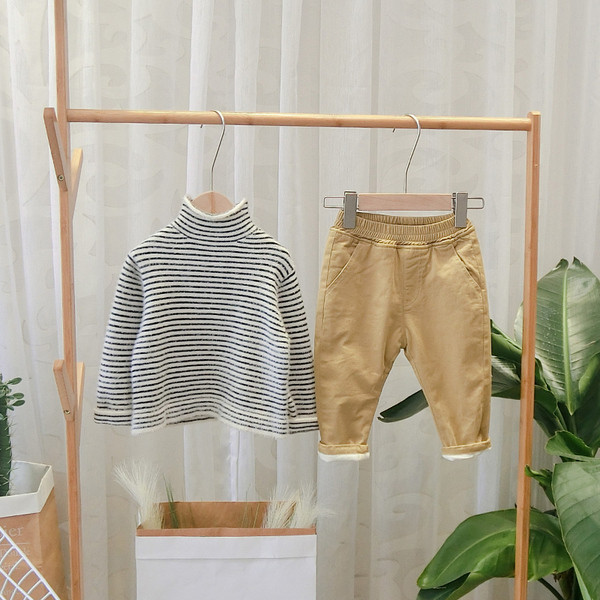 Új modell gyereknadrág fiúknak fehér, fekete és barna színben