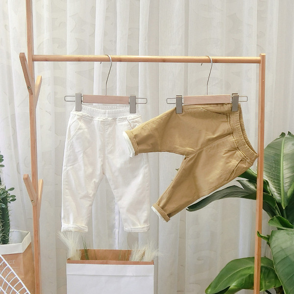 Új modell gyereknadrág fiúknak fehér, fekete és barna színben