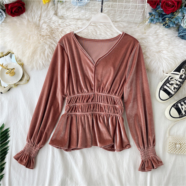 Μοντέρνα μπλούζα βελούδο με λαιμόκοψη σε διάφορα χρώματα