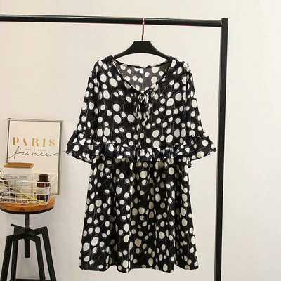 Μοντέρνο φαρδύ γυναικείο φόρεμα με κοντά μανίκια και κορδόνια σε μαύρο και κόκκινο χρώμα