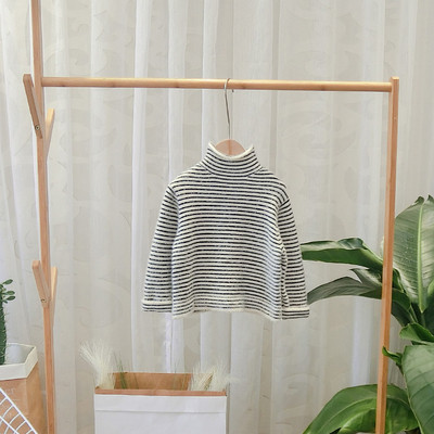 Καθημερινή παιδική ριγέ μπλούζα με μεγάλο κολάρο σε μαύρο και άσπρο χρώμα