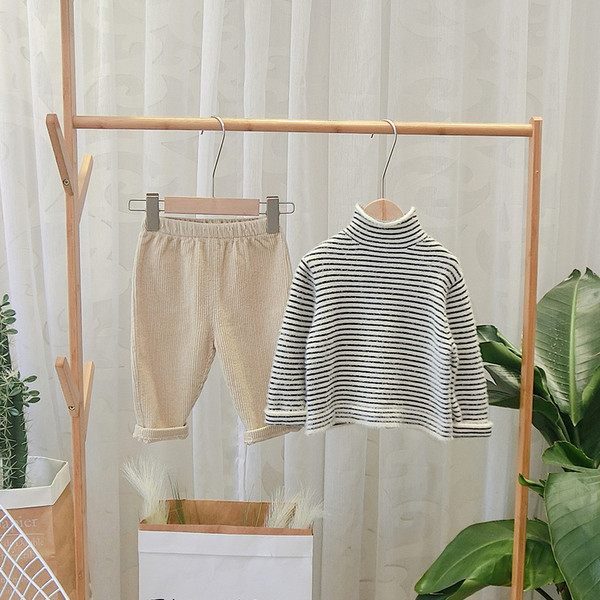 Καθημερινή παιδική ριγέ μπλούζα με μεγάλο κολάρο  σε μαύρο και άσπρο χρώμα