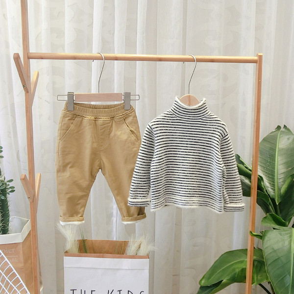 Καθημερινή παιδική ριγέ μπλούζα με μεγάλο κολάρο  σε μαύρο και άσπρο χρώμα