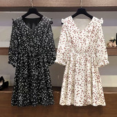 Modern női rövid ruha 3/4 ujjal, fehér és fekete színben