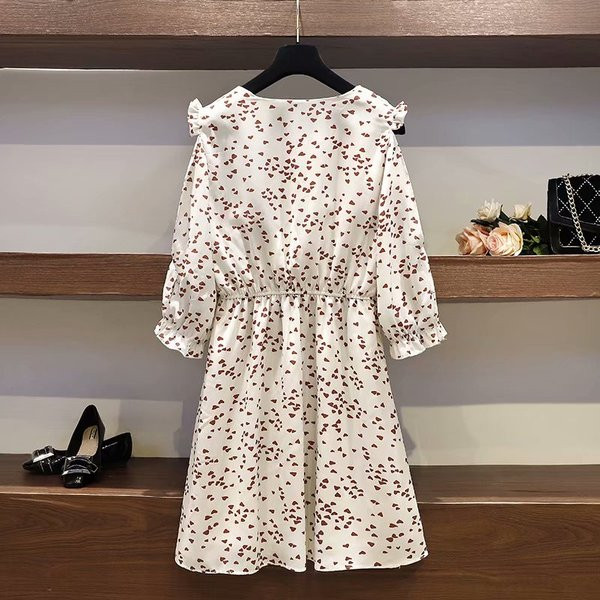 Modern női rövid ruha 3/4 ujjal, fehér és fekete színben