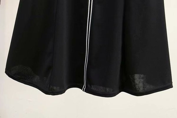 Μοντέρνο γυναικείο φόρεμαμε 3/4 μανίκια σε μαύρο χρώμα με λαιμόκοψη O