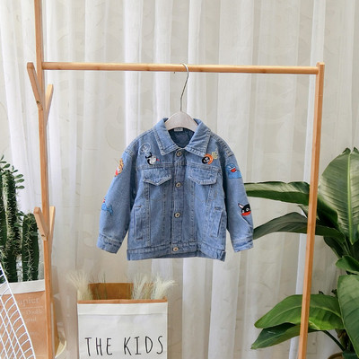 Új modell gyerek farmer dzseki zsebekkel és kék és fekete hímzéssel