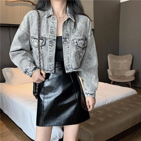 Jacheta de dama scurta din denim de culoare deschisa