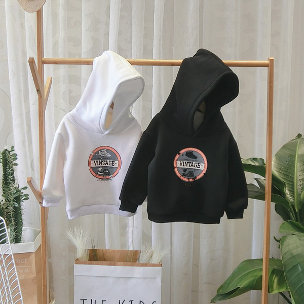 Casual παιδικό φούτερ με εκτύπωση και κουκούλα σε λευκό, γκρι και μαύρο χρώμα