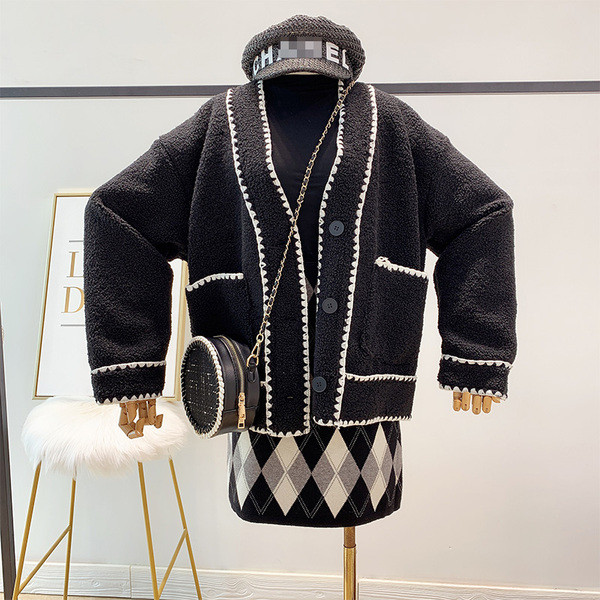 Дамско палто с копчета и джобове в три цвята