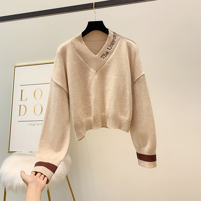 Μοντέρνο γυναικείο πουλόβερ με λαιμόκοψη σε διάφορα χρώματα