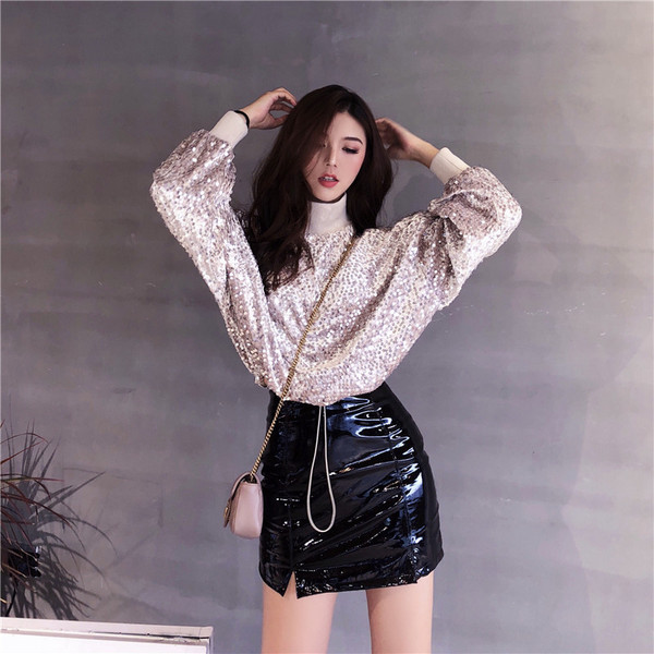 Μοντέρνο γυναικείο πουκάμισο με πούλιες σε ασημί και χρυσό χρώμα