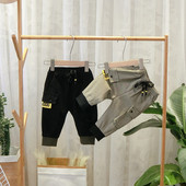 Sport gyereknadrág fekete és szürke zsebekkel